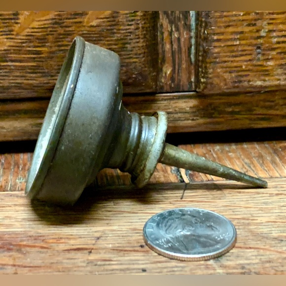 Antique Home Use Metal Straight Standard Spout Oil Can - Picture 4 of 14